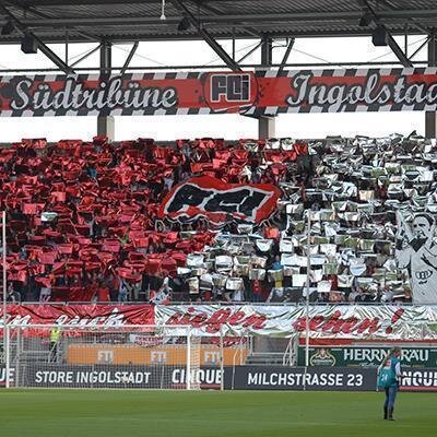 Plastic film sheet metallic 75x90cm - red